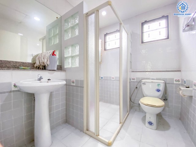 *****บ้านเดี่ยวมือสองย่านนครปฐม ม.ปาริชาติ ปิ่นเกล้า เนื้อที่กว้างขวางมากสุดถึง 58 ตร.ว. ฟังก์ชันจัดเต็มถึง 3 ห้องนอน 3 ห้องน้ำ 1 ที่จอดรถ บ้านพร้อมอยู่ แถมฟรี! 1 เครื่องดูดควัน บนทำเลดี เชื่อมต่อถ.บรมราชชนนี ใกล้ม.มหิดล และเซ็นทรัลศาลายา ซื้อด่วน!